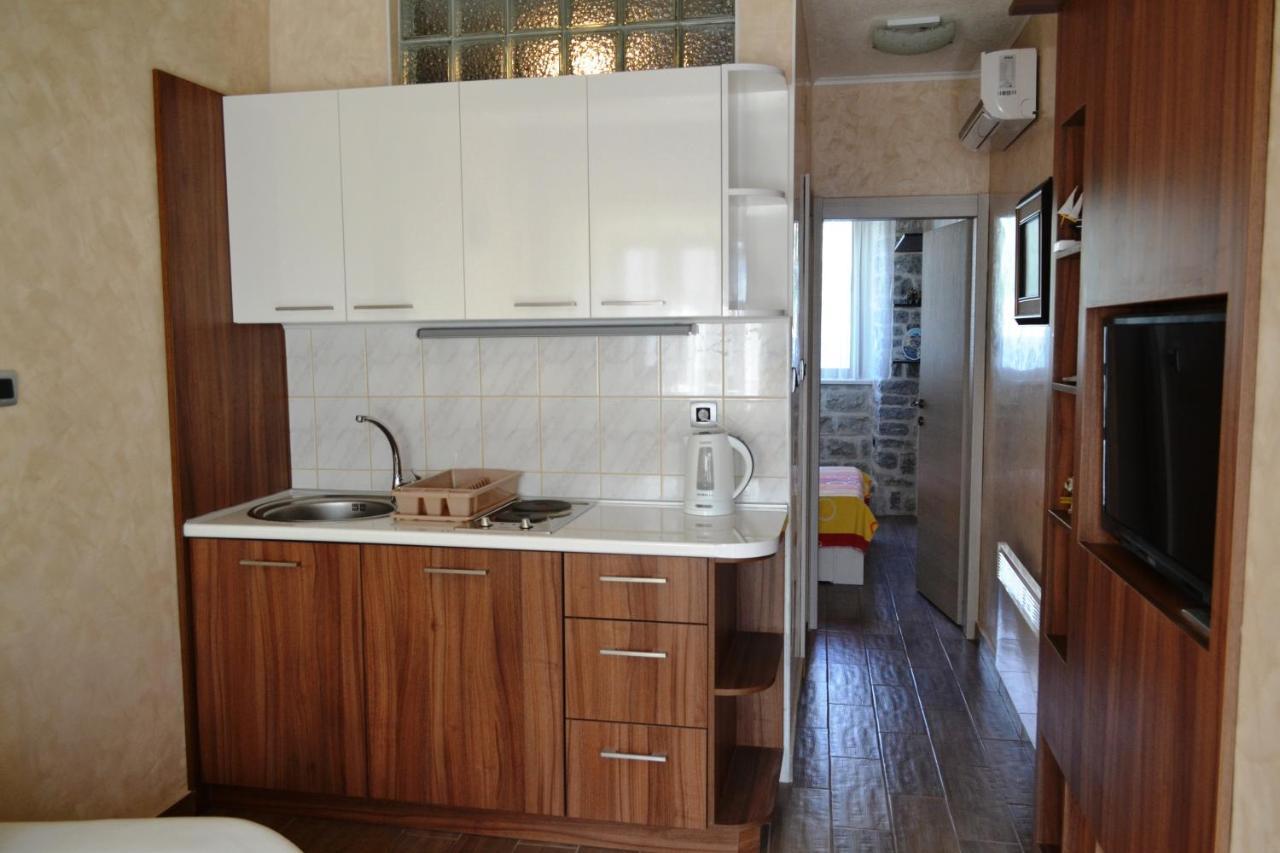 Lanterna Apartments Kotor Rum bild