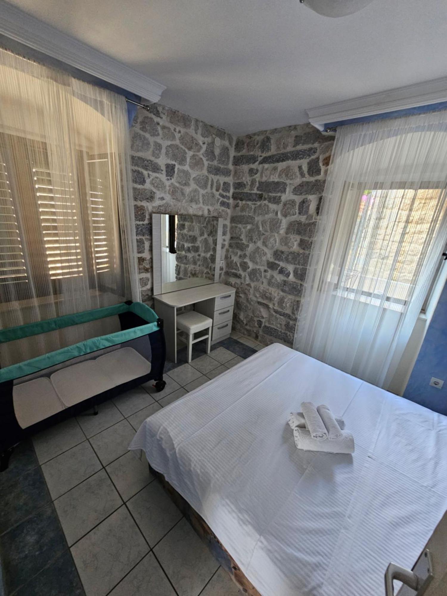 Lanterna Apartments Kotor Exteriör bild